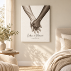 Tableau couple personnalisé mains enlacées dans une chambre aux tons beige et crème